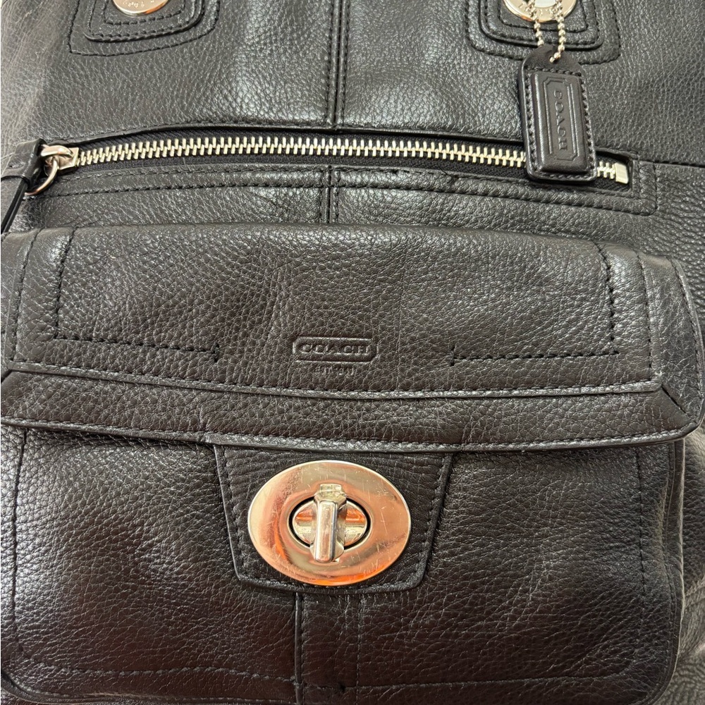 Coach K1073-F15694 Hamptons Large Black Pebbled Leather Turnlock Tote in VGUC - Picture 8 of 16